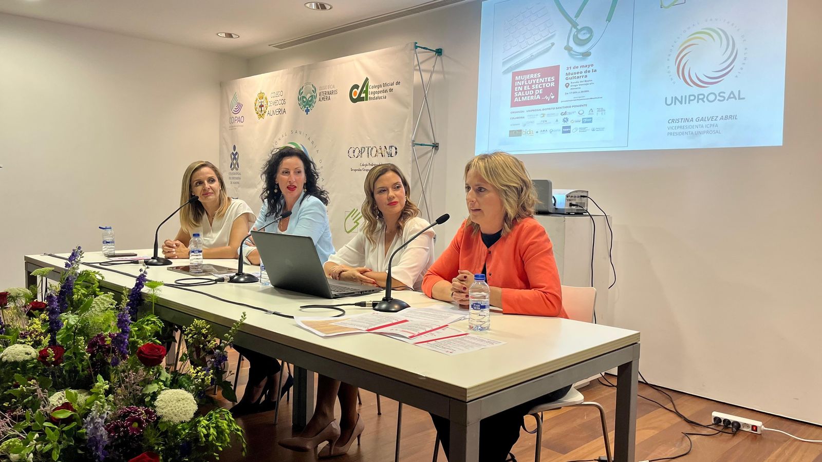 La jornada ha estado compuesta por dos conferencias y una mesa redonda.