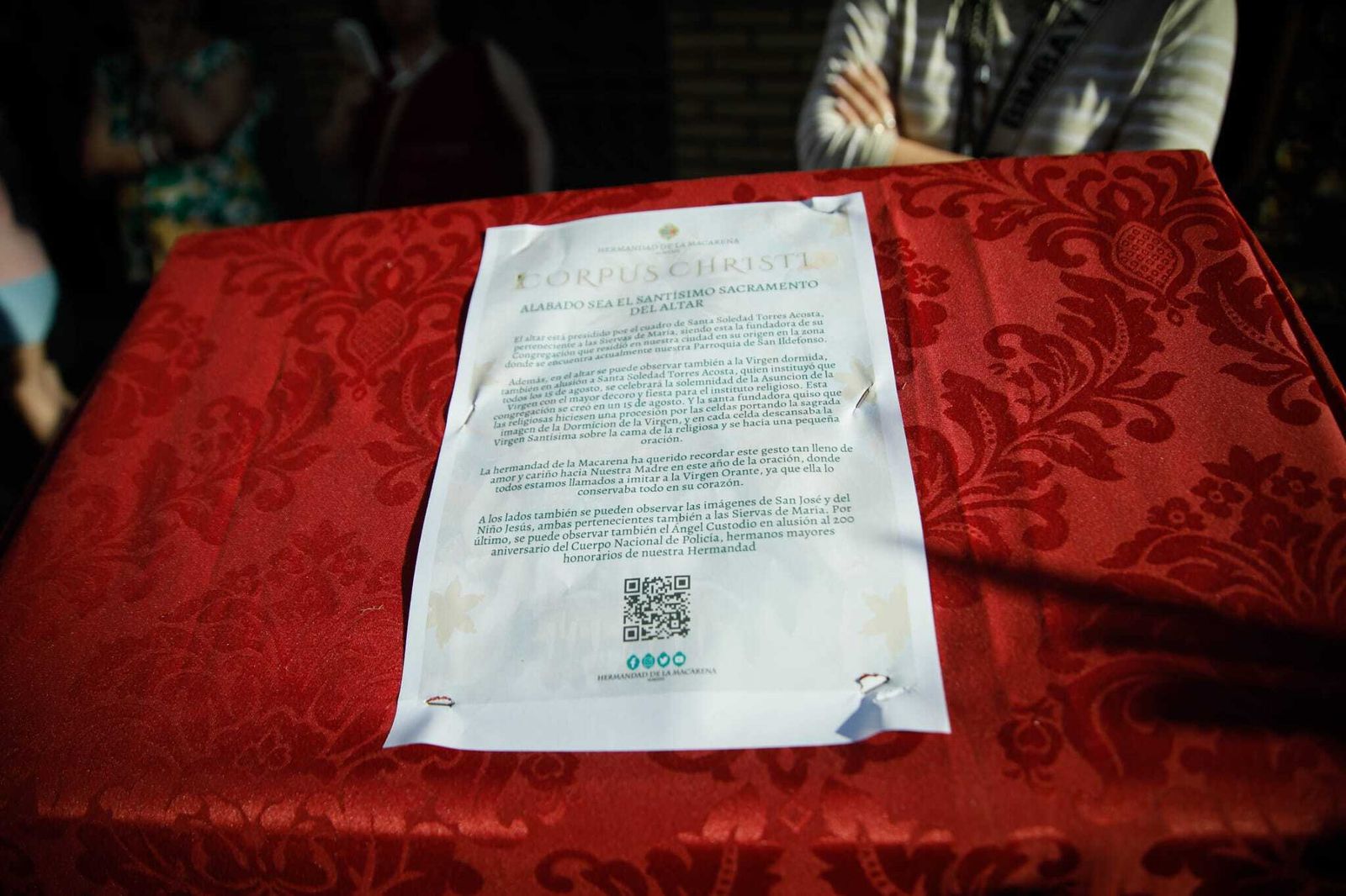 Imágenes de la procesión del Corpus Christi en Almería: así han sido la misa y la posterior marcha por la capital