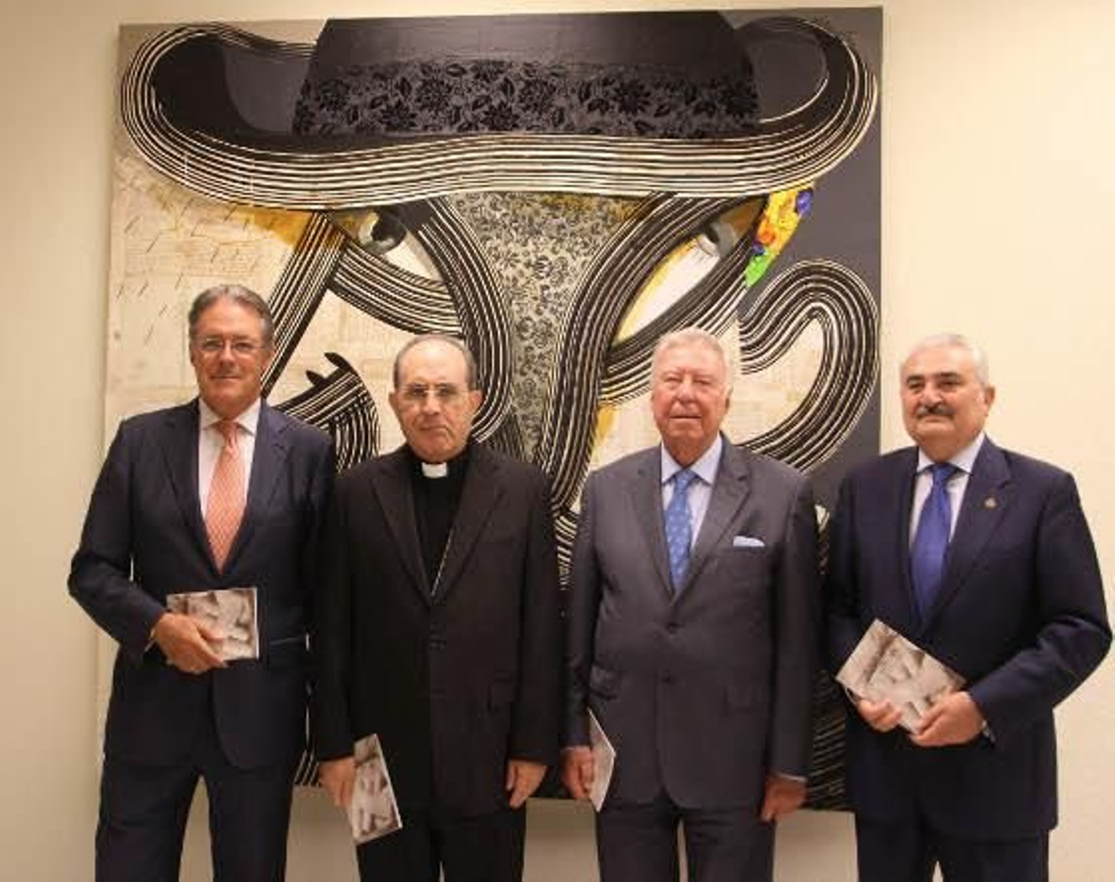 Ignacio Valduérteles, autor del informe, con Monseñor Asenjo, José Luis García Palacios y Carlos Bourrellier. / Belén Vargas