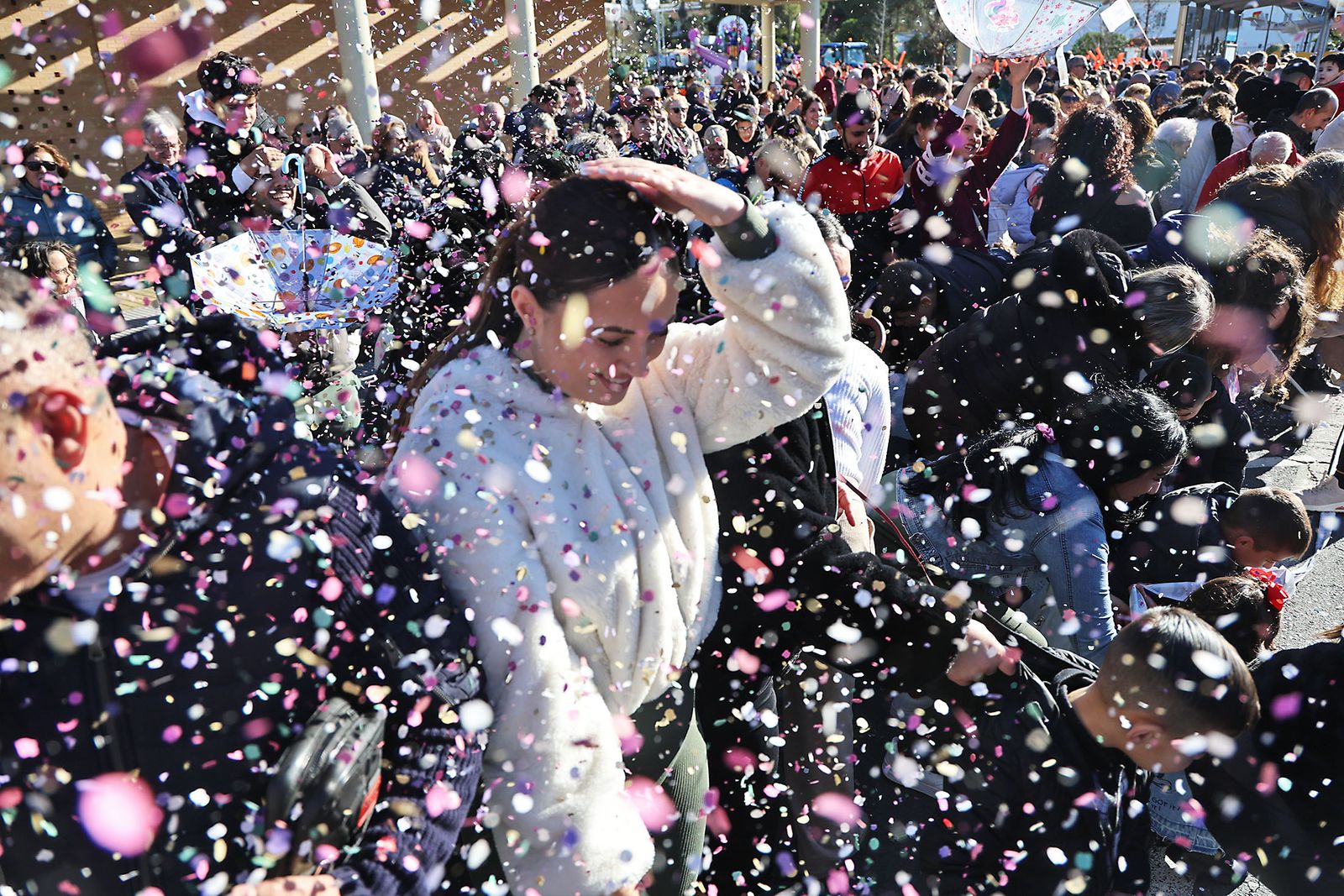 Las mejores fotografías de la salida y recorrido de la cabalgata de Reyes Magos 2026