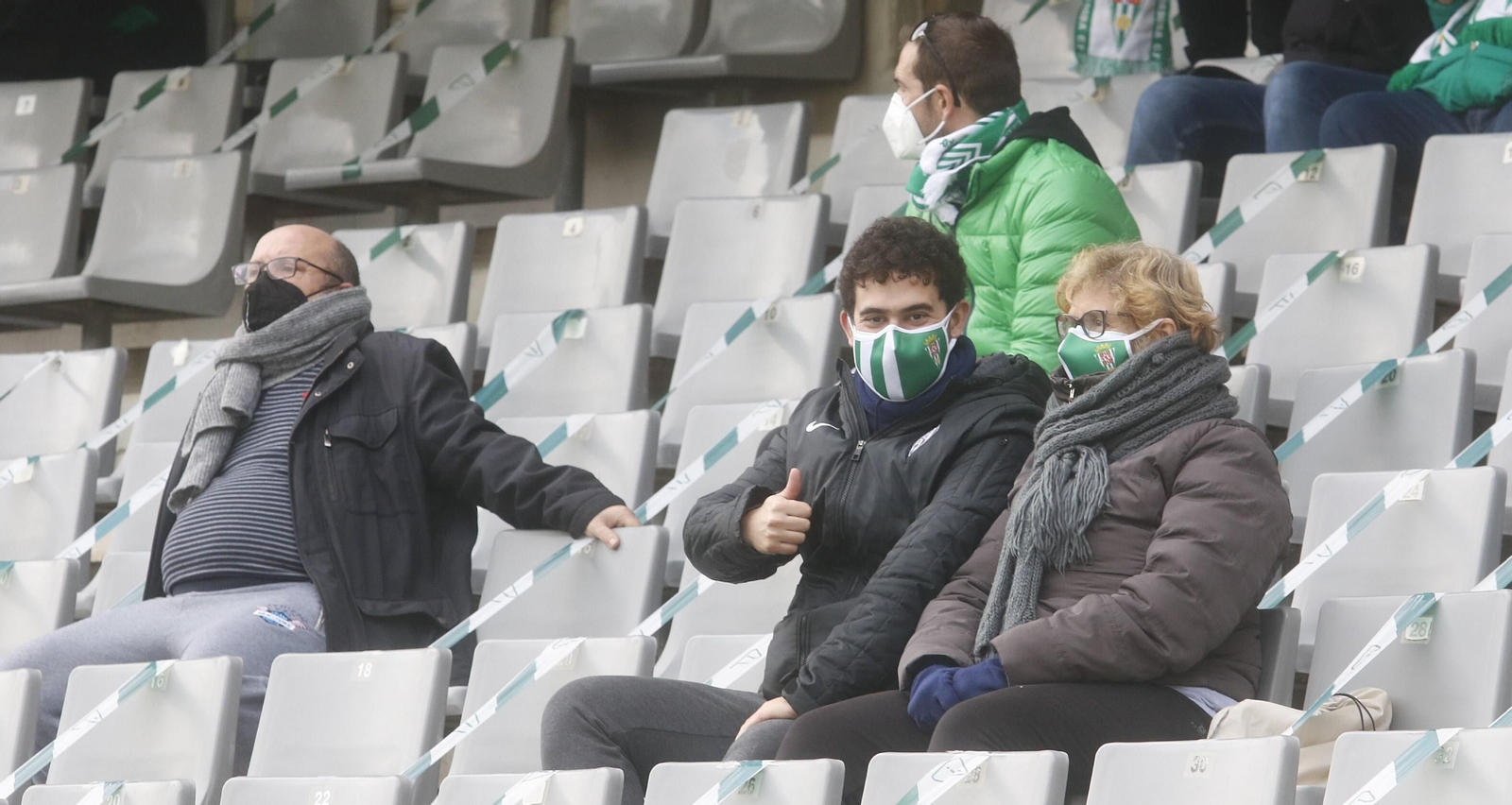 Aficionados del Córdoba CF en las gradas de El Arcángel durante el partido de Copa ante el Getafe.