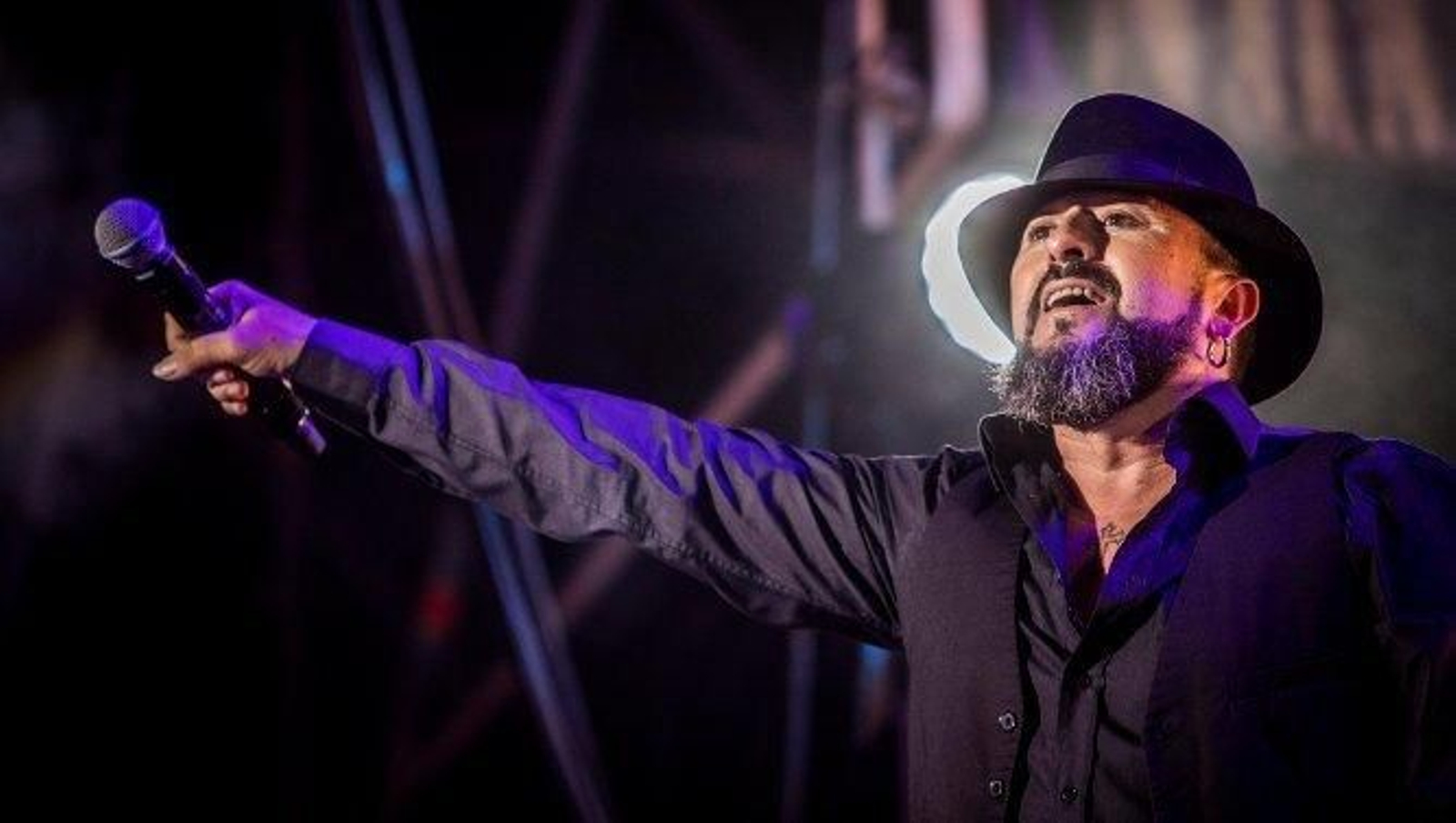 El Barrio, durante la actuación.