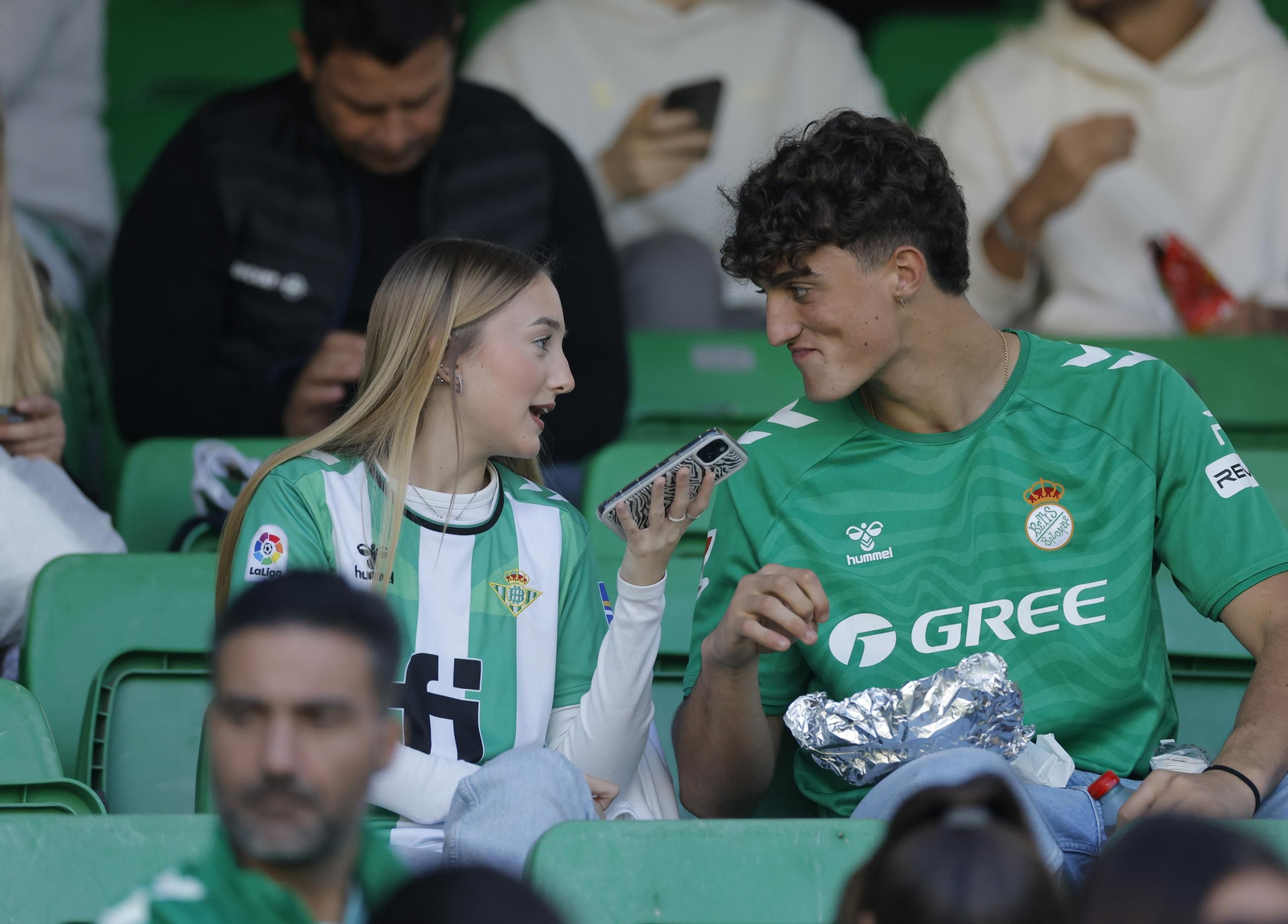 Búscate en las fotos del Betis - Barcelona