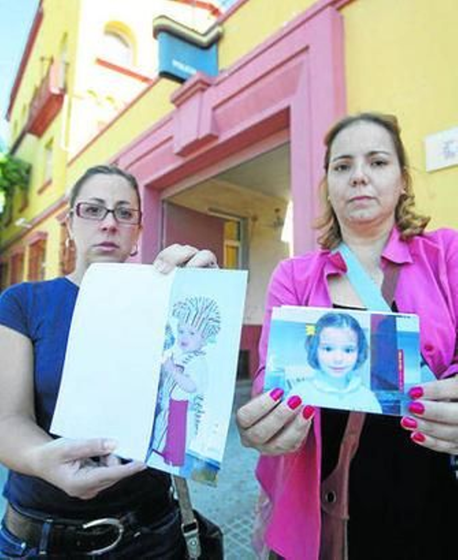La madre de los niños desaparecidos, Ruth Ortiz, tras declarar en la Comisaría.