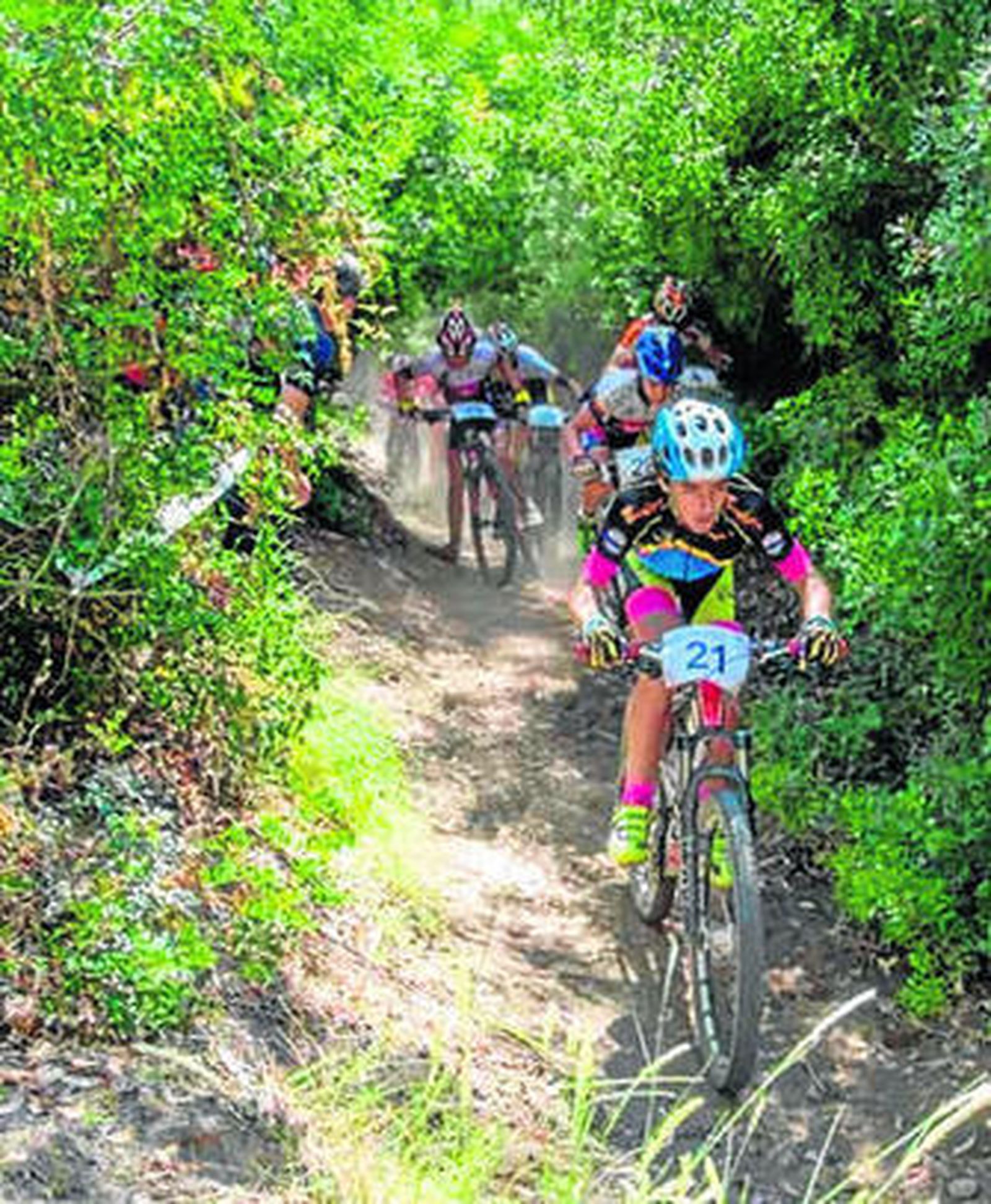 Alejandro Jiménez, segundo en infantiles, en plena carrera por Las Aguilillas.
