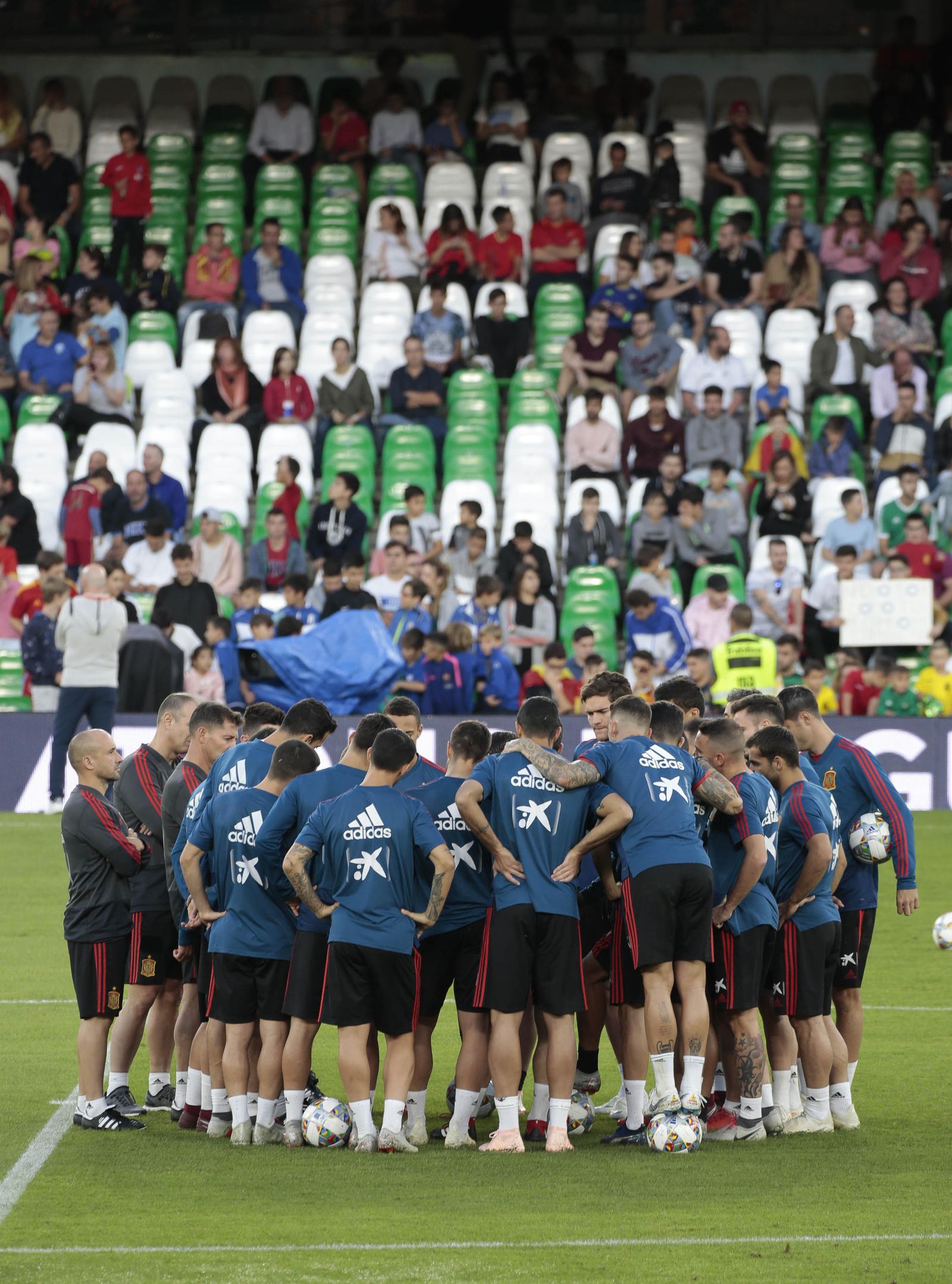 Las imágenes del entrenamiento de España en el Benito Villamarín