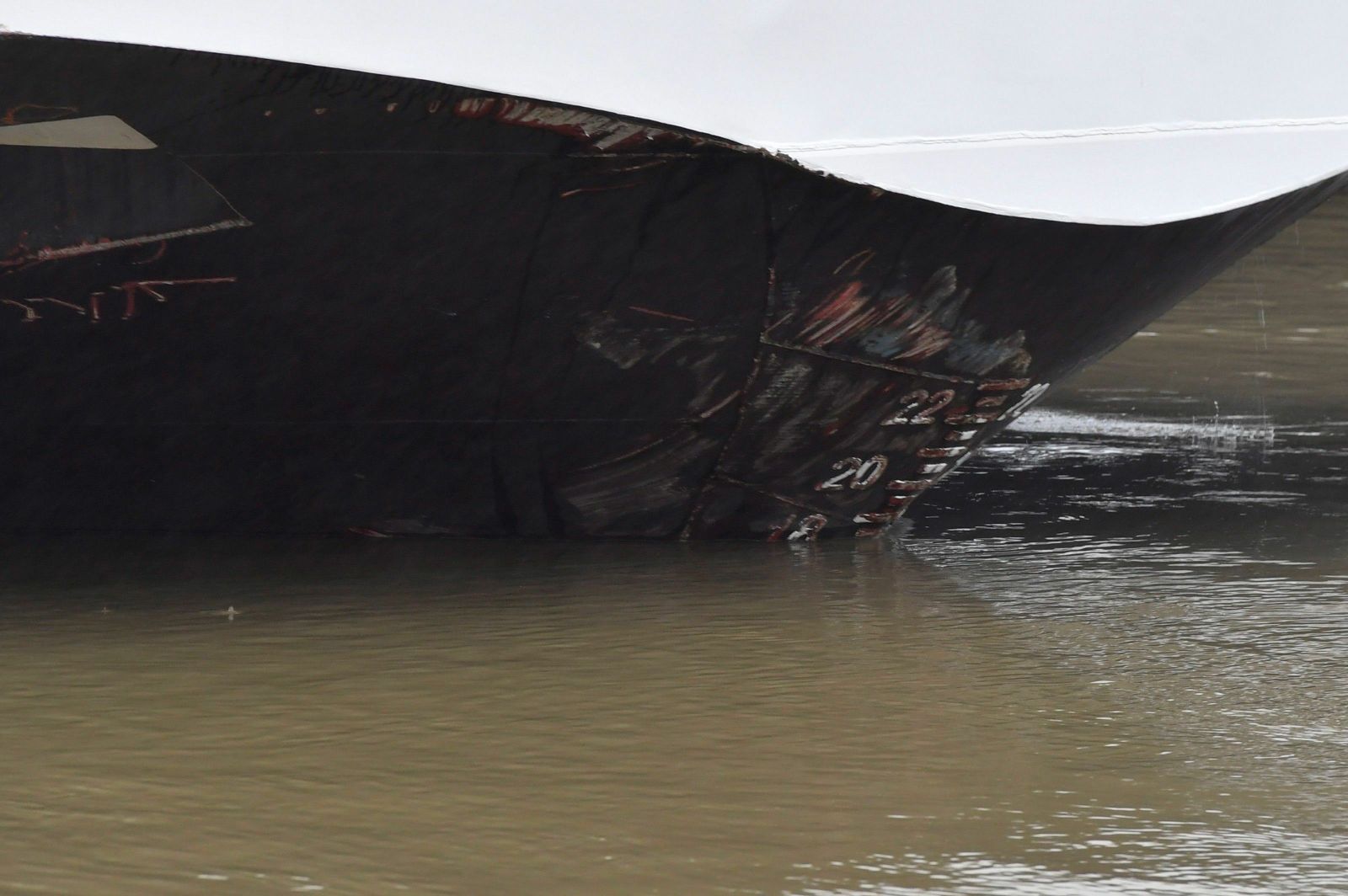 El rescate de las víctimas del naufragio de un barco turístico en el Danubio, en imágenes