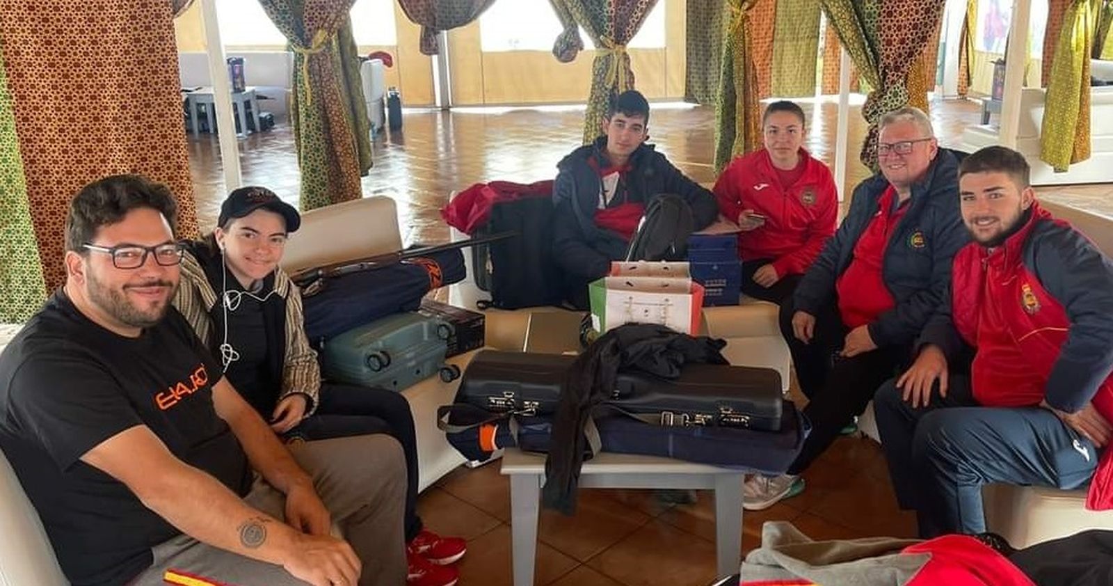 La cordobesa Noelia Pontes posa junto al resto del equipo nacional.