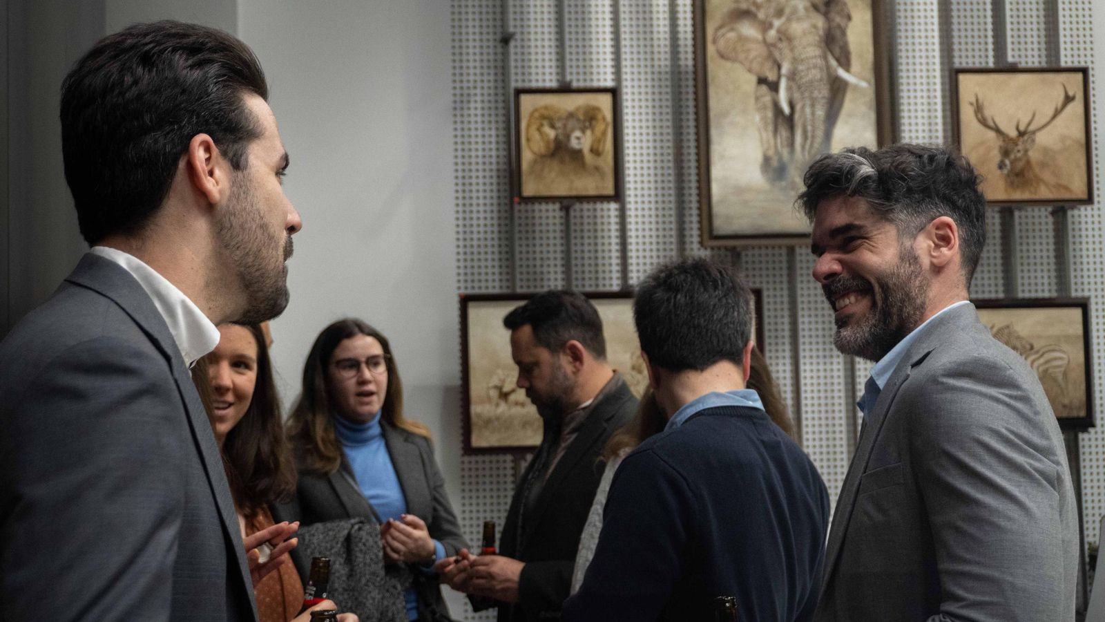 En imágenes, la pintora Inma Campos muestra su lado más "salvaje" en el centro de Córdoba