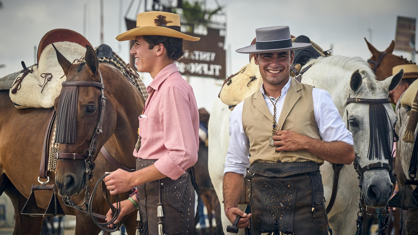 El embarque de las hermandes rocieras de Cádiz en Bajo de Guía