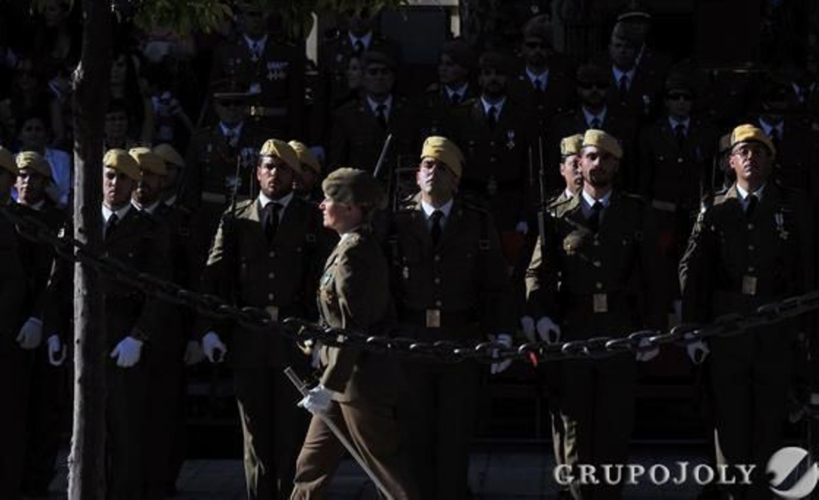 Las imágenes de la jura de bandera y el desfile militar del Día de San Fernando