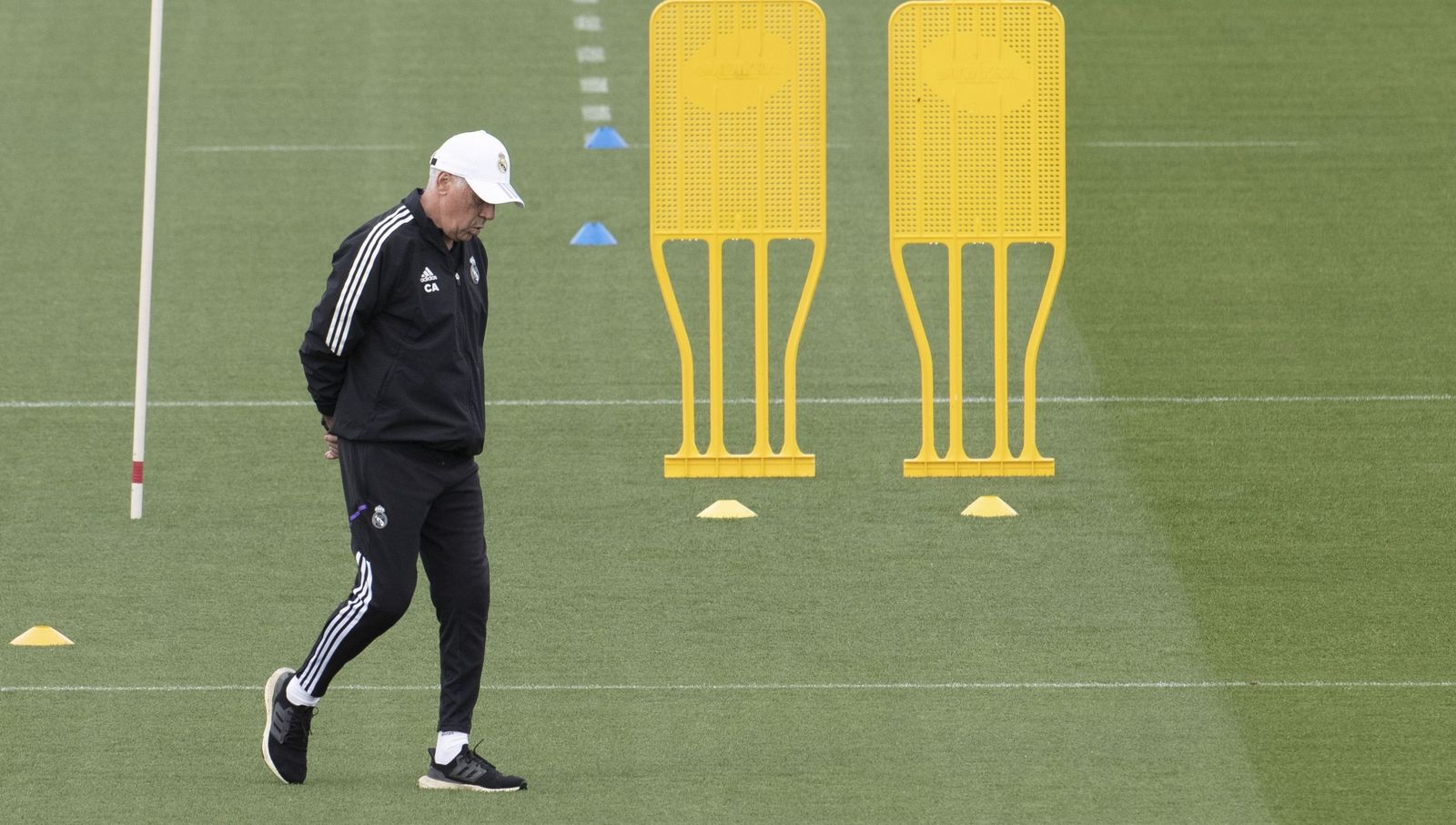 El preparador italiano, en el entrenamiento de su equipo este viernes en la Ciudad Deportiva de Valdebebas