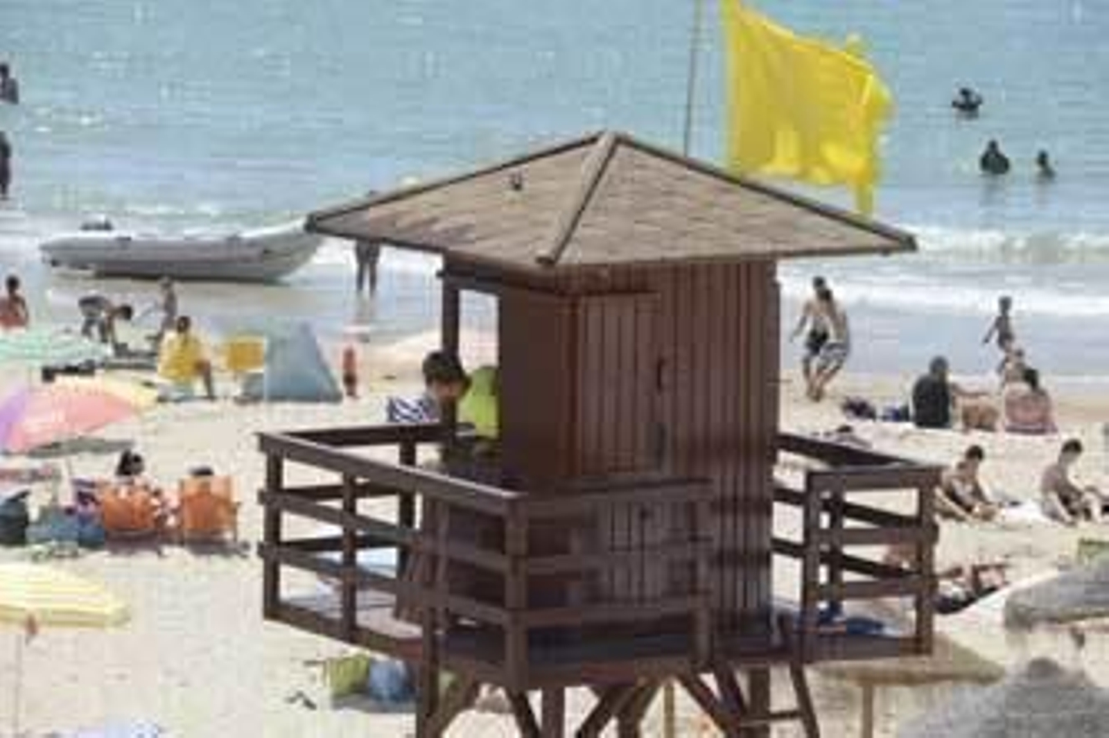 Uno de los puestos de vigilancia de la playa Victoria.