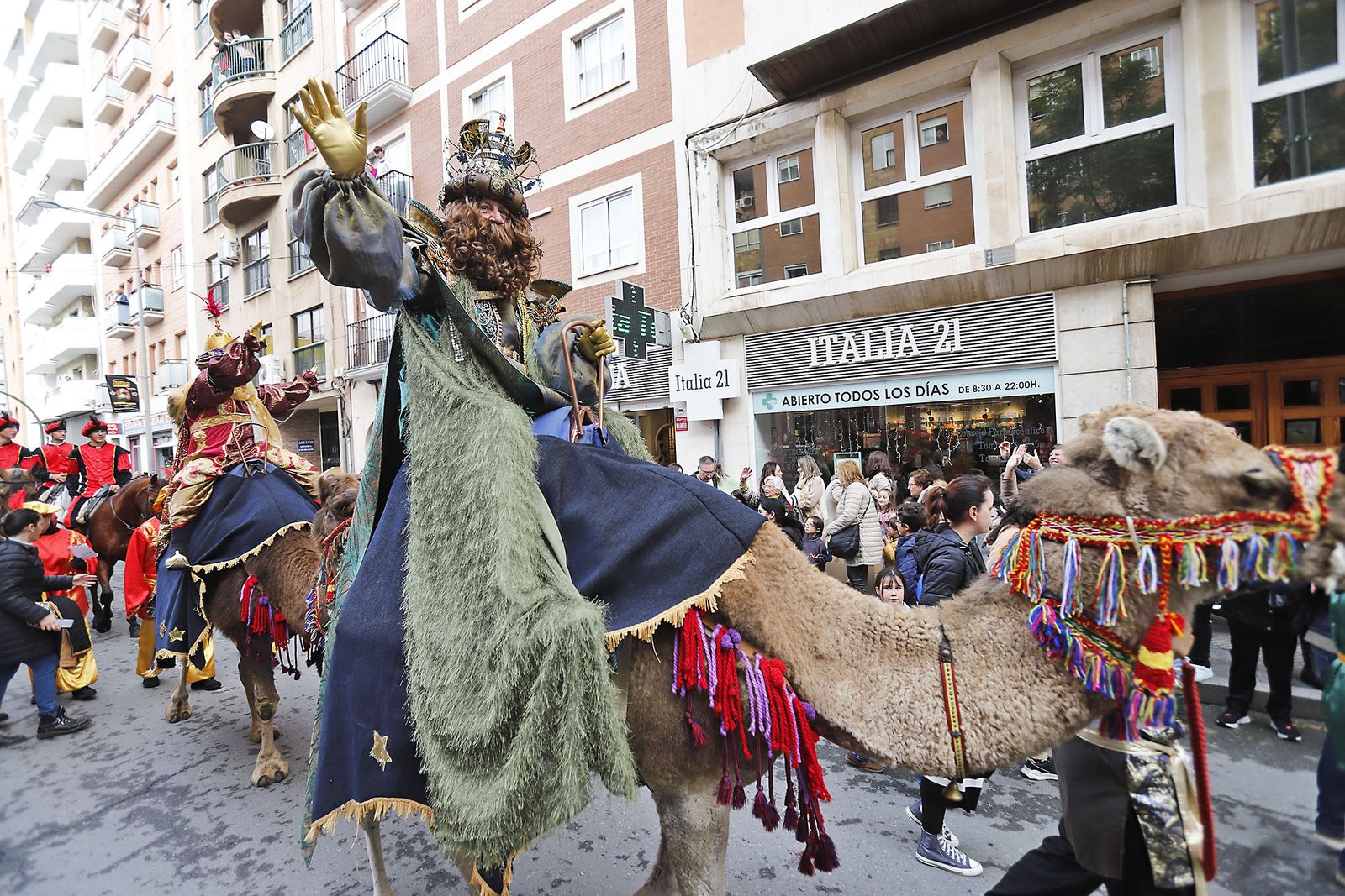 Imágenes de la mágica llegada de los Reyes Magos y la Estrella de la Ilusión a Huelva en barco