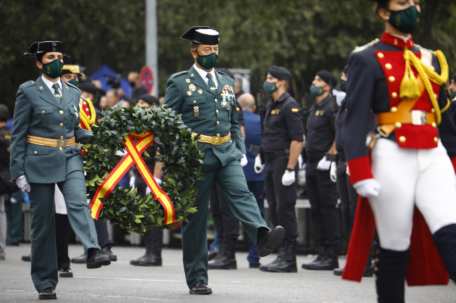 El desfile por la celebración de la semana de la Guardia Civil en Córdoba, en fotografías