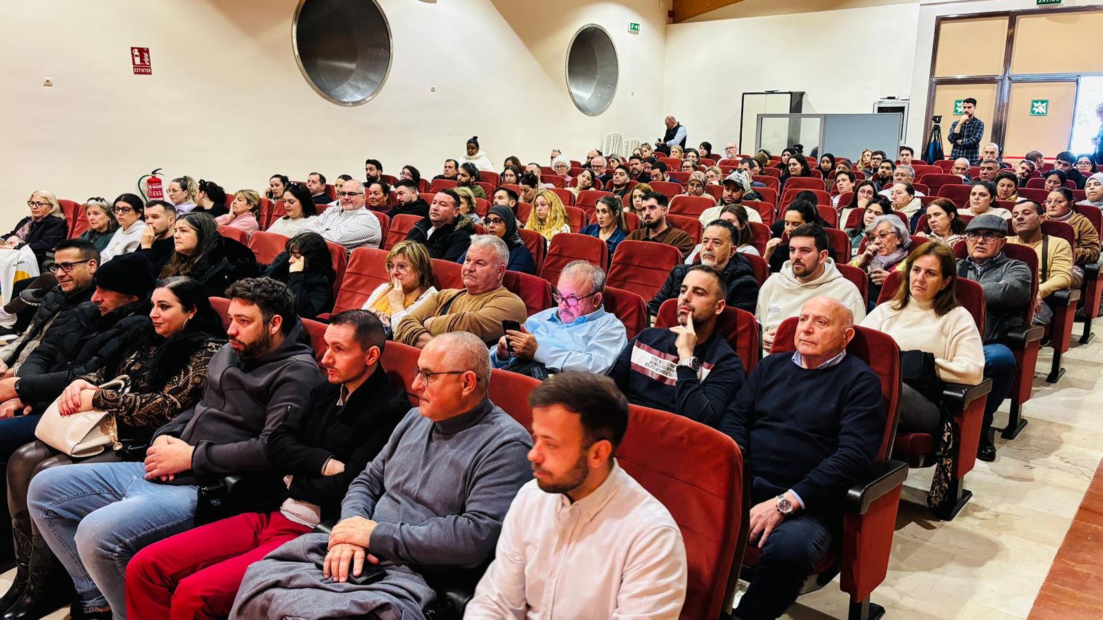 Imagen del público asistente a las jornadas informativas sobre las VPO de Vélez-Málaga