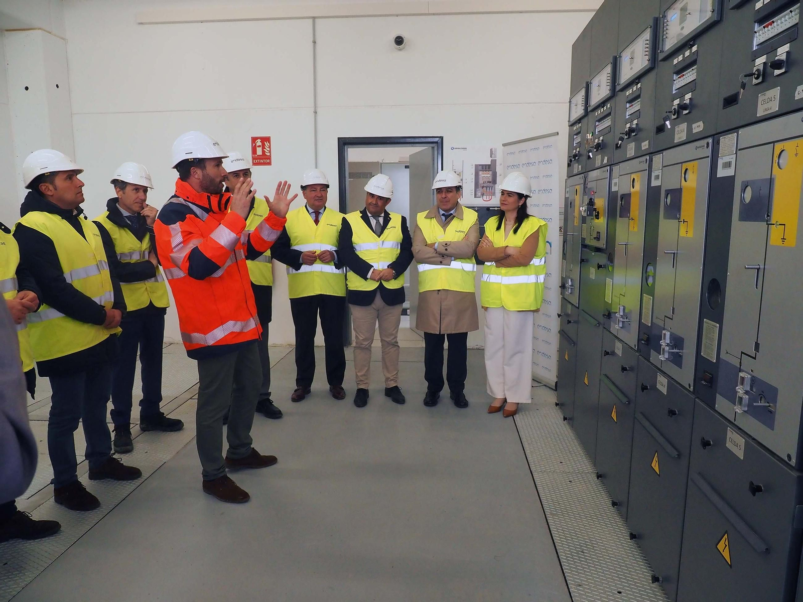 Visita al interior de la nueva subestación eléctrica Visita al interior de la nueva subestación eléctrica