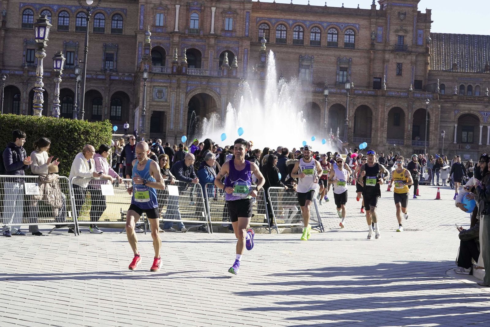 El Zúrich Maraton de Sevilla 2026 en la Plaza de España, galería 1