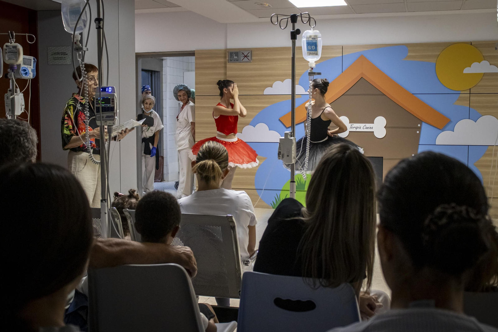 El Materno Infantil de Granada se llena de cuentos y danza de la mano del Fex