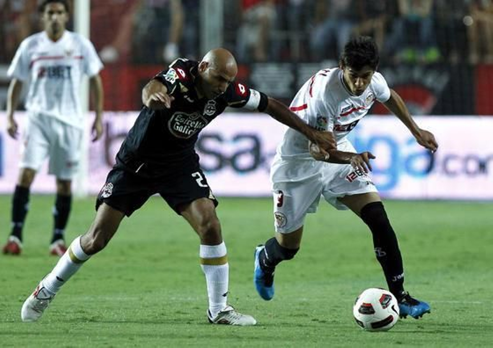 El Sevilla no puede superar al Deportivo de la Couruña en el Sánchez Pizjuán. / Antonio Pizarro