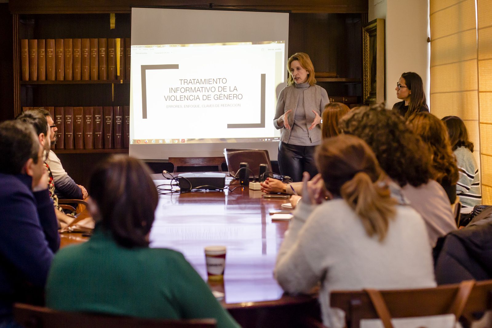 Ana Fidalgo, del IAM, clausura el taller Redacciones de género en 'Diario de Cádiz'.