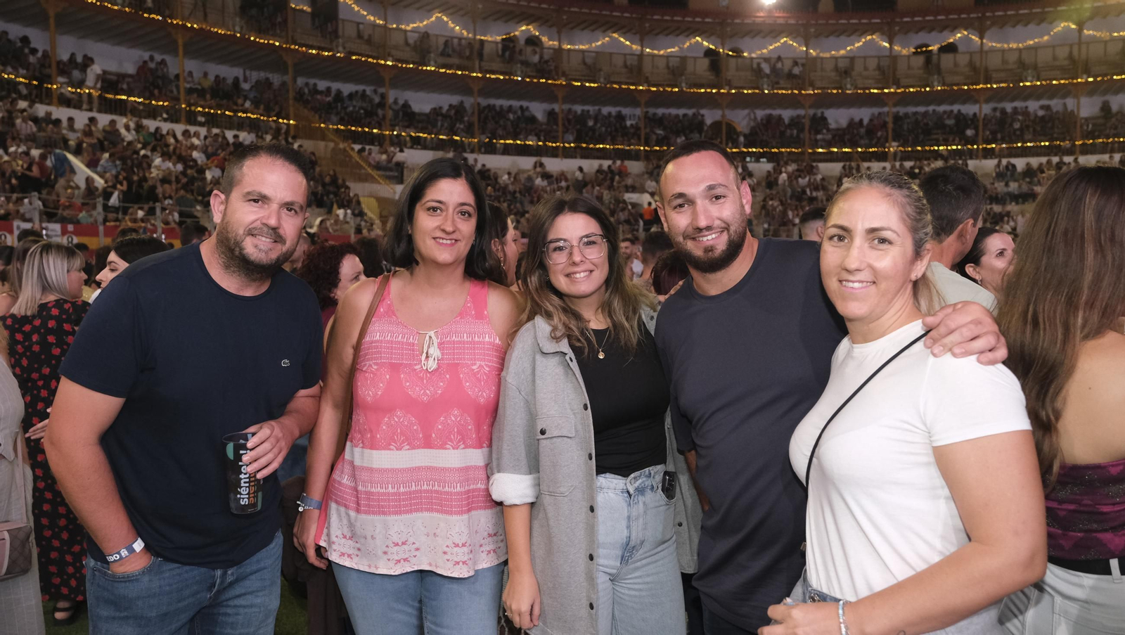 El concierto de Melendi llena de fans la Plaza de Toros de Almería, en imágenes