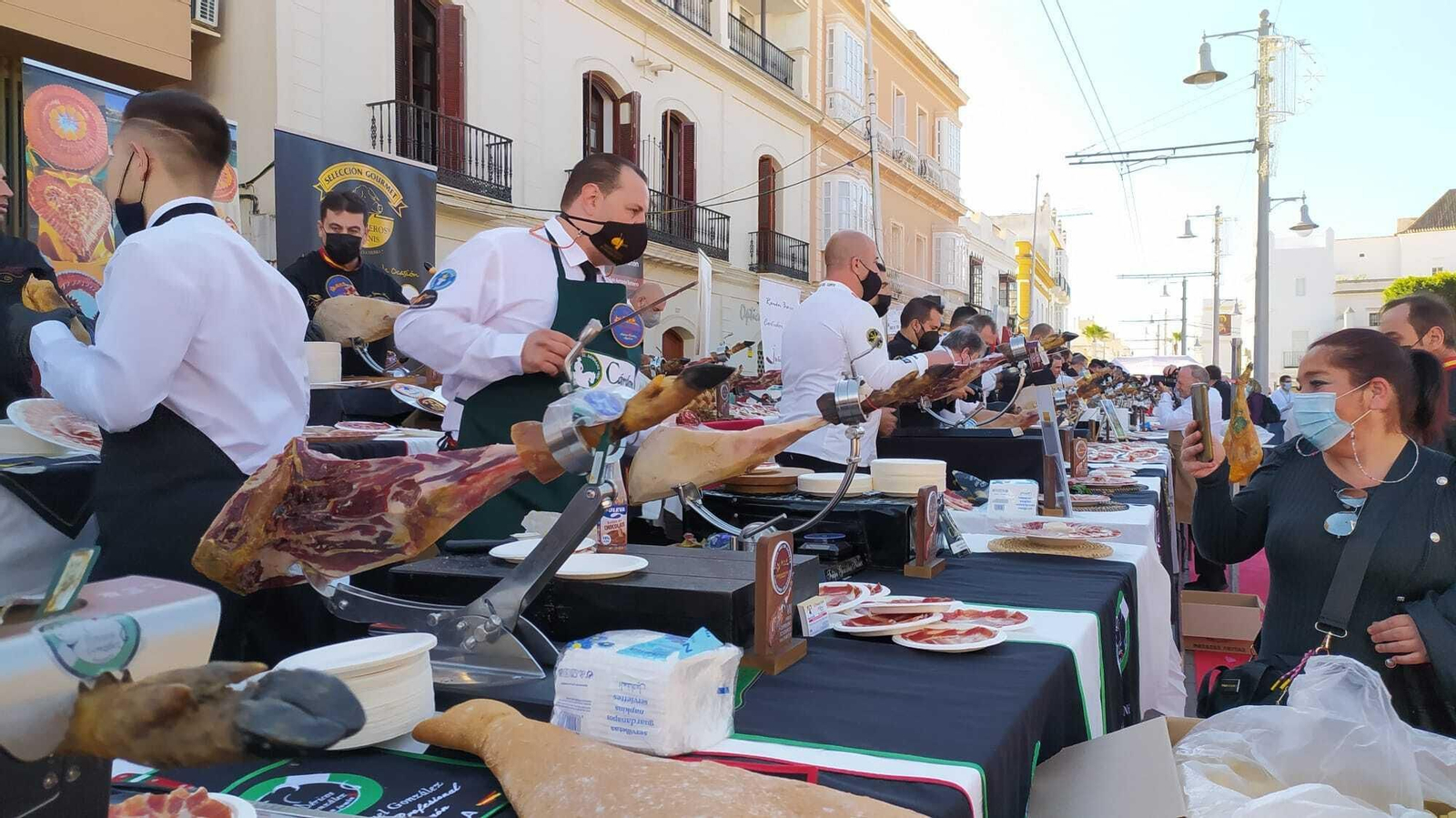 Feria Solidaria de Cortadores de Jamón en San Fernando