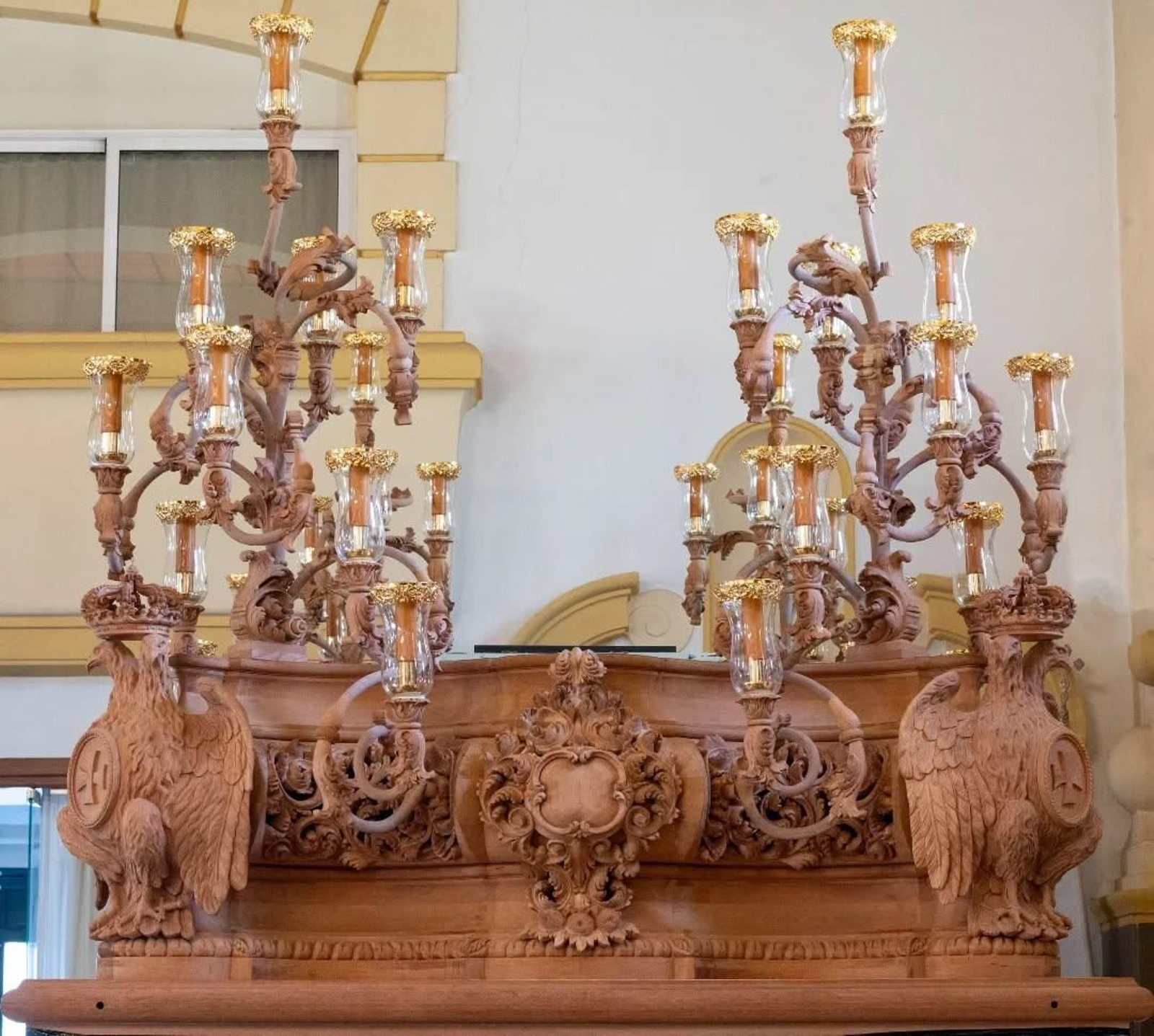 Tallado frontal del paso de Jesús Cautivo.