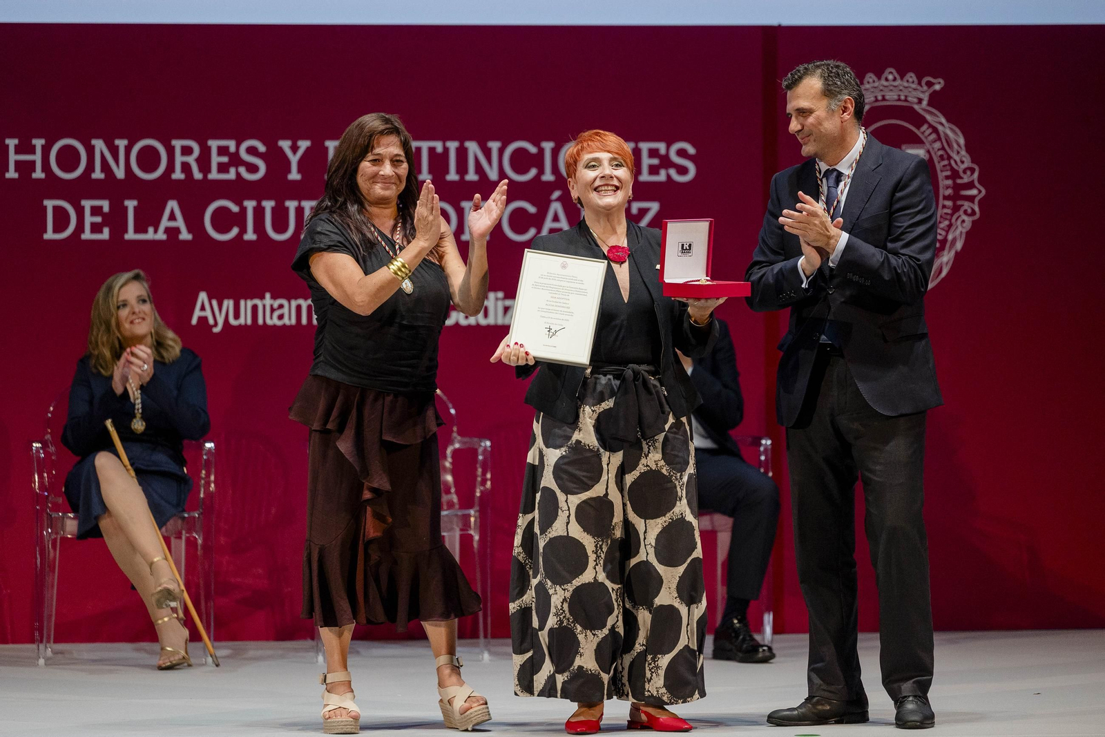 Las imágenes del acto de entrega de los títulos de hijos predilectos y adoptivos y de las medallas de oro de la ciudad.