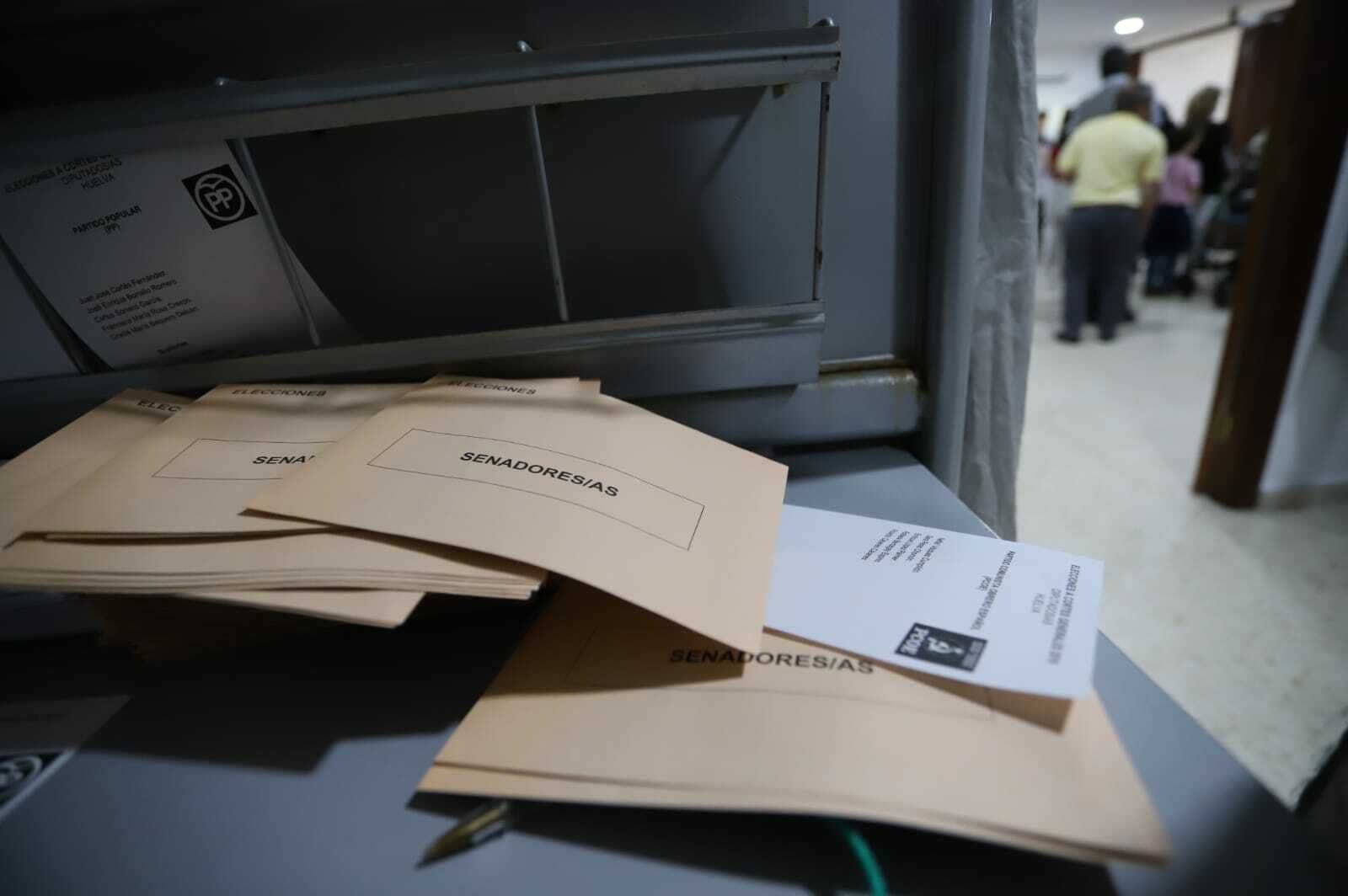 Papeletas listas para la votación en Huelva