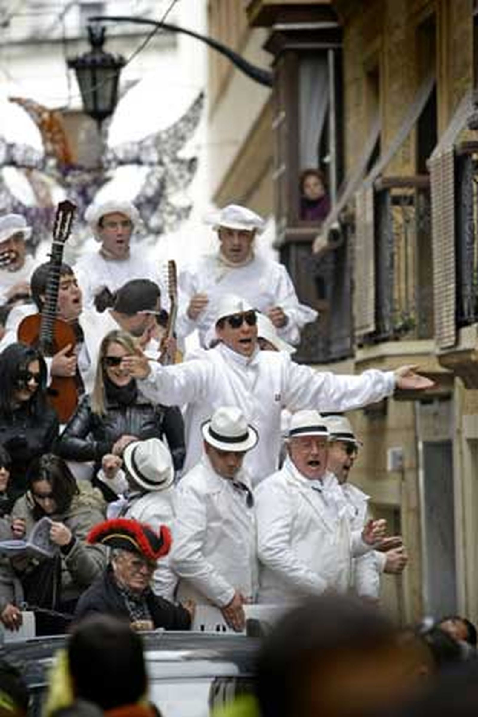 Gaditanos y foráneos tomaron las calles del centro en el primer fin de semana de Carnaval

Foto: Julio Gonzalez