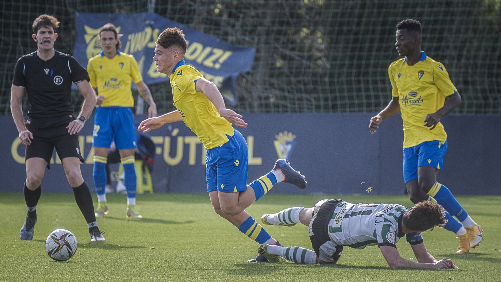 Las imágenes del triunfo del Córdoba CF ante el Cádiz B