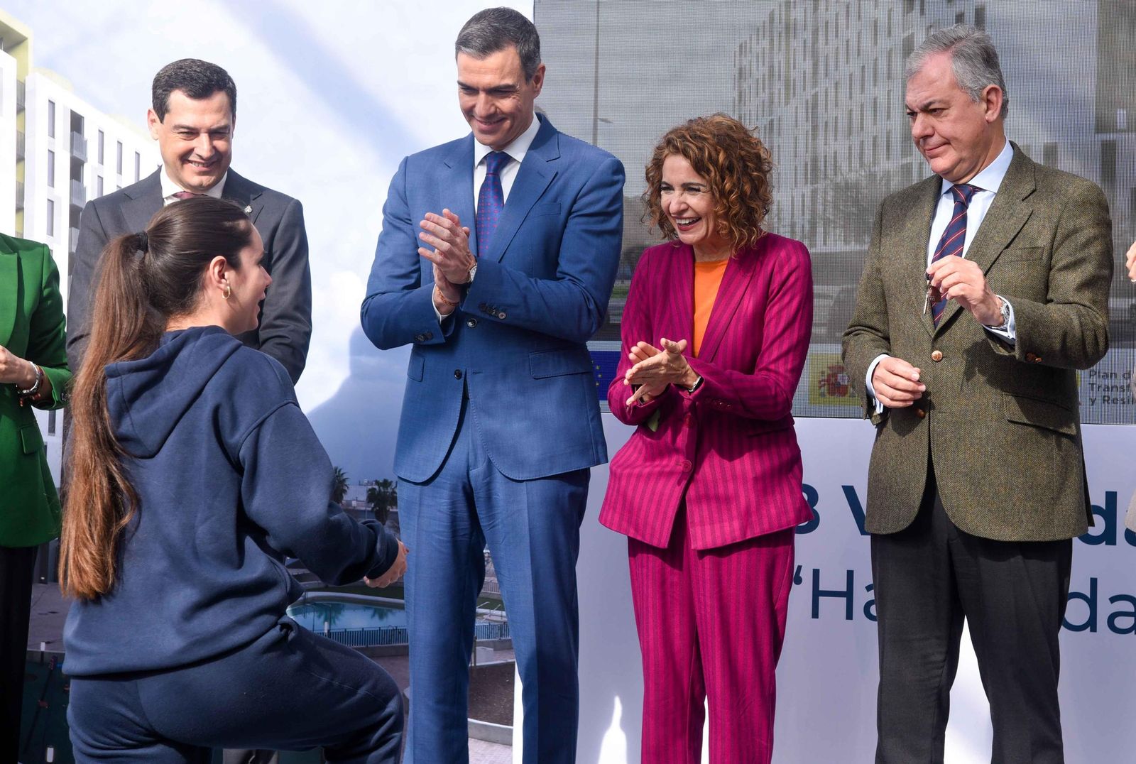 Pedro Sánchez y autoridades preside el acto de entrega de llaves promoción de vivienda pública de alquiler asequible en Sevilla