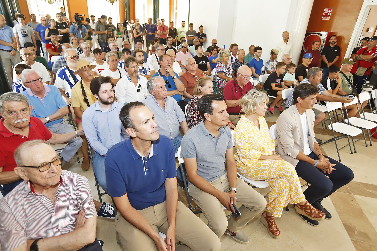 Imágenes de la presentación de la campaña de abonados del Recreativo de Huelva