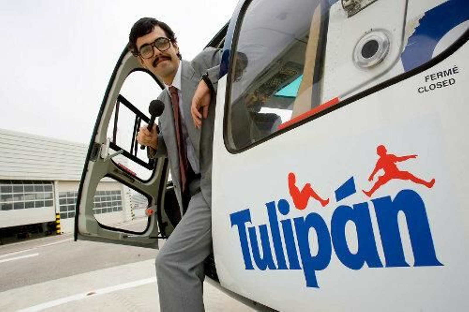 1. El anuncio de Tulipán. No había merienda más moderna que untar en el pan la margarina del señor que aterrizaba en los colegios preguntando a las madres qué le ponía en los bocatas a los  hijos