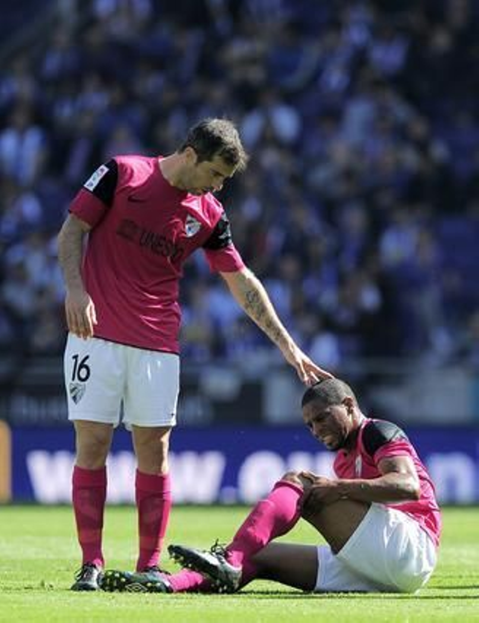 El Málaga remonta un partido, esta vez uno que se había puesto muy complicado, para igualar con el Valencia en la tercera plaza.  


Foto: EFE