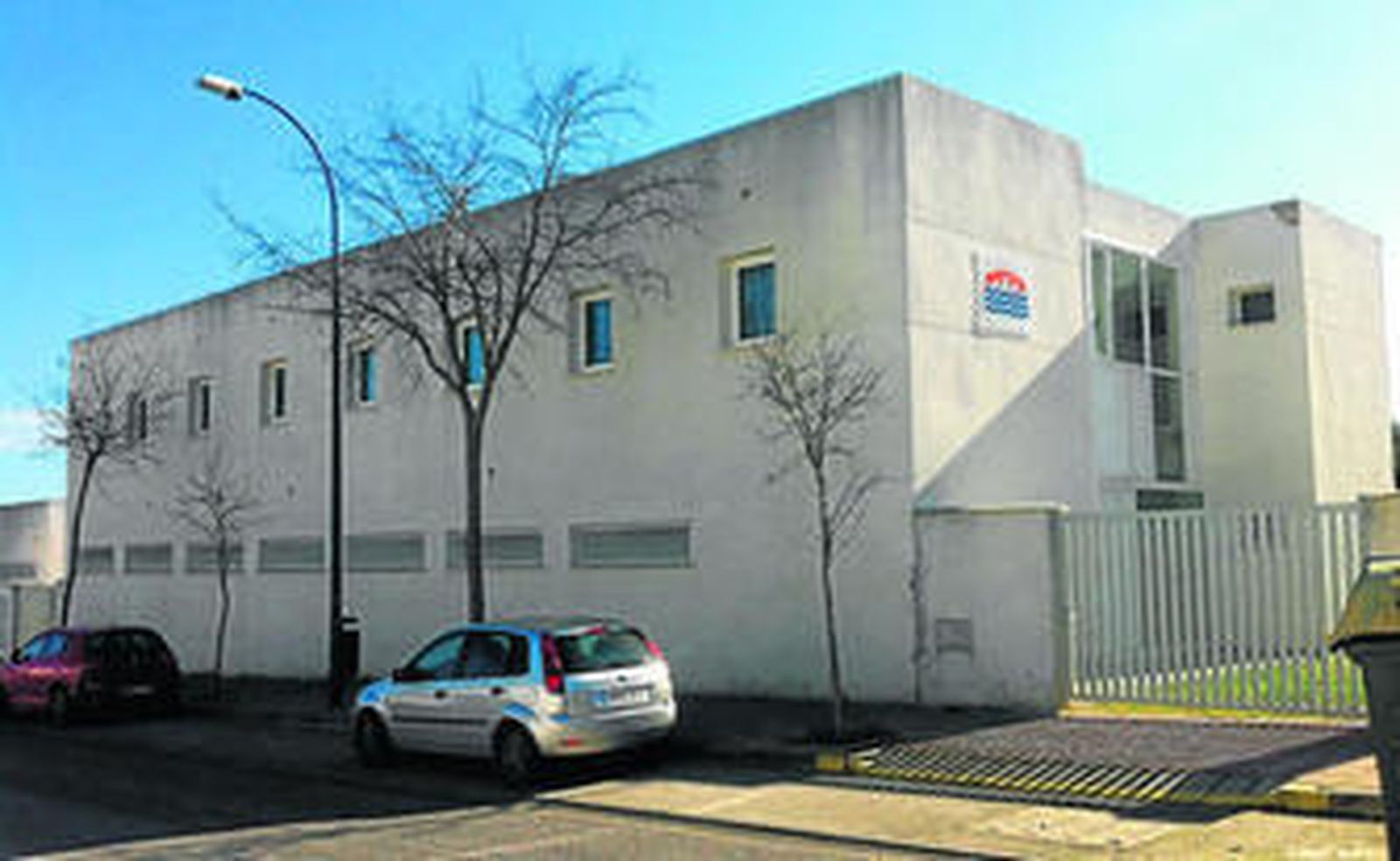 Centro cívico Hermana Cristina, sin comunicaciones y servicio a los usuarios.