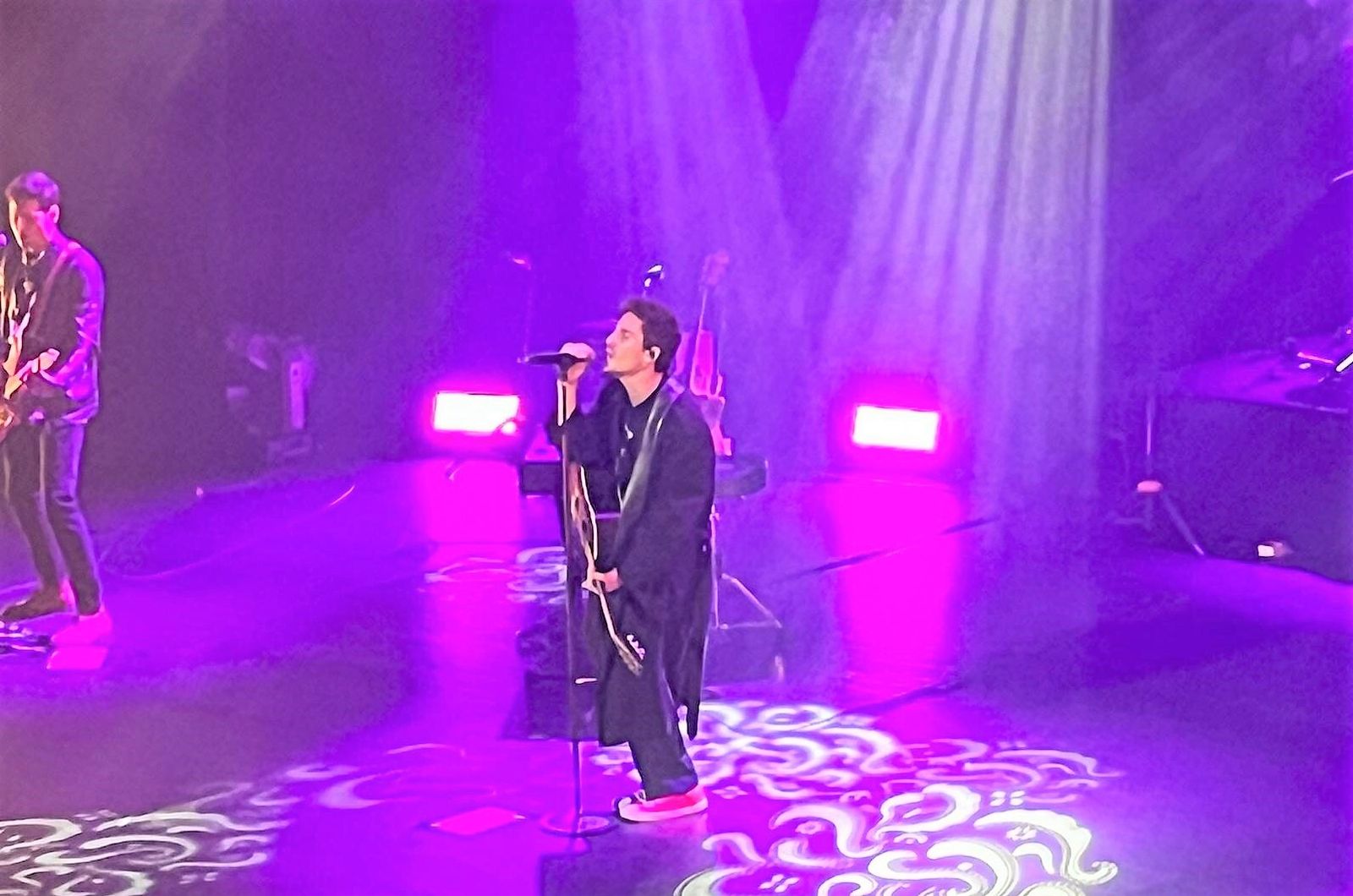 Dvicio durante su actuación en Roquetas de Mar.