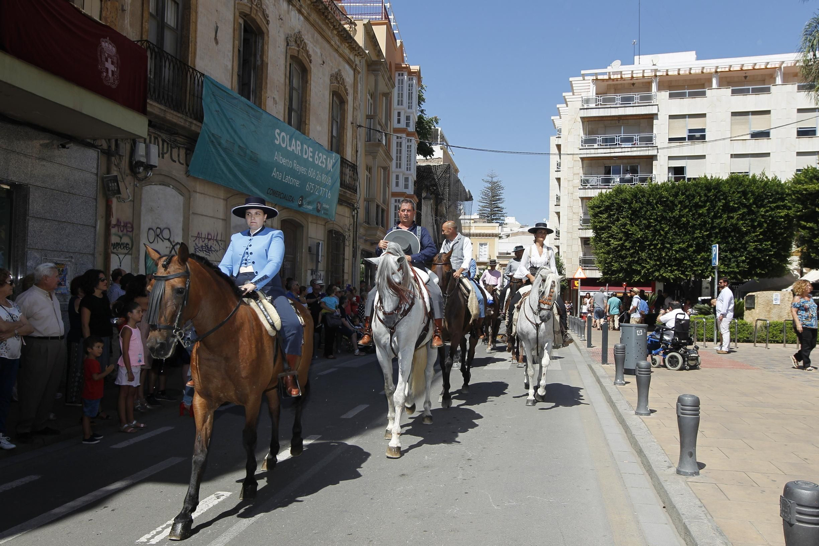 Fotogalería ofrenda floral a la Virgen del Mar. Feria de Almería 2019