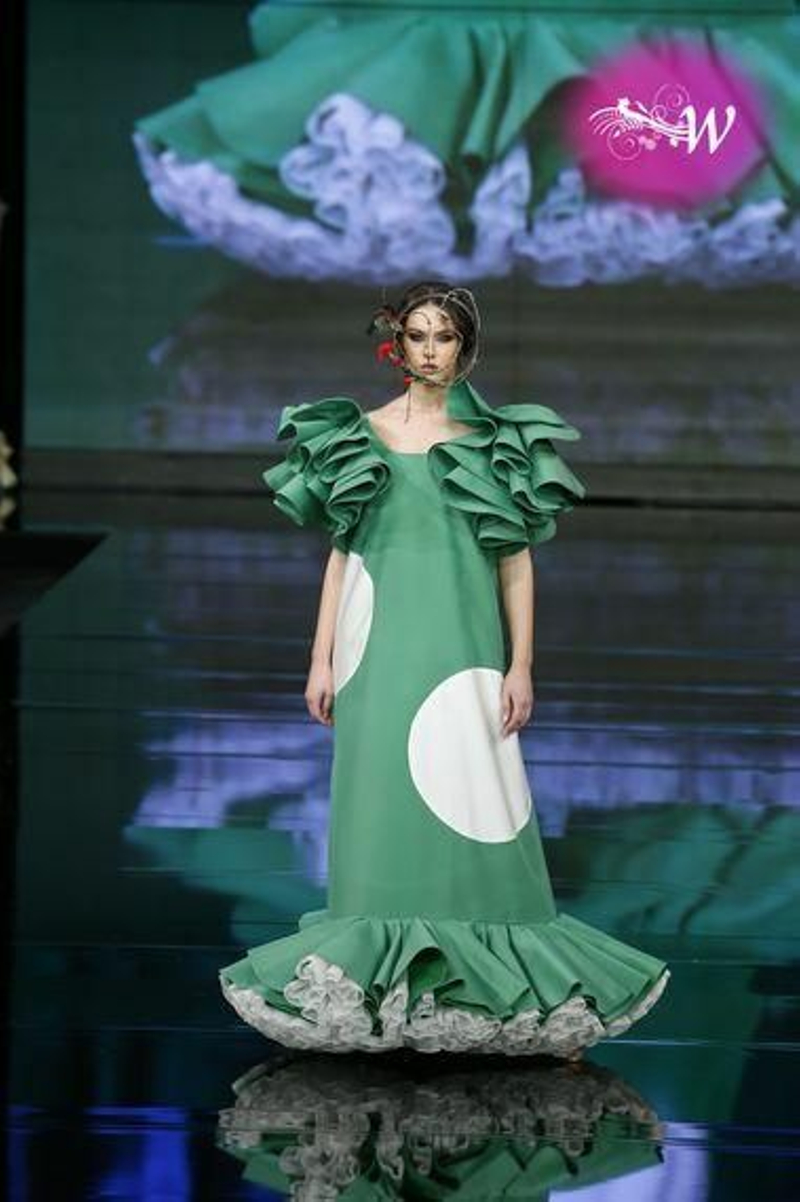 Así ha sido el desfile de Gil Ortiz en SIMOF 2020, todas las fotos de su colección de flamenca