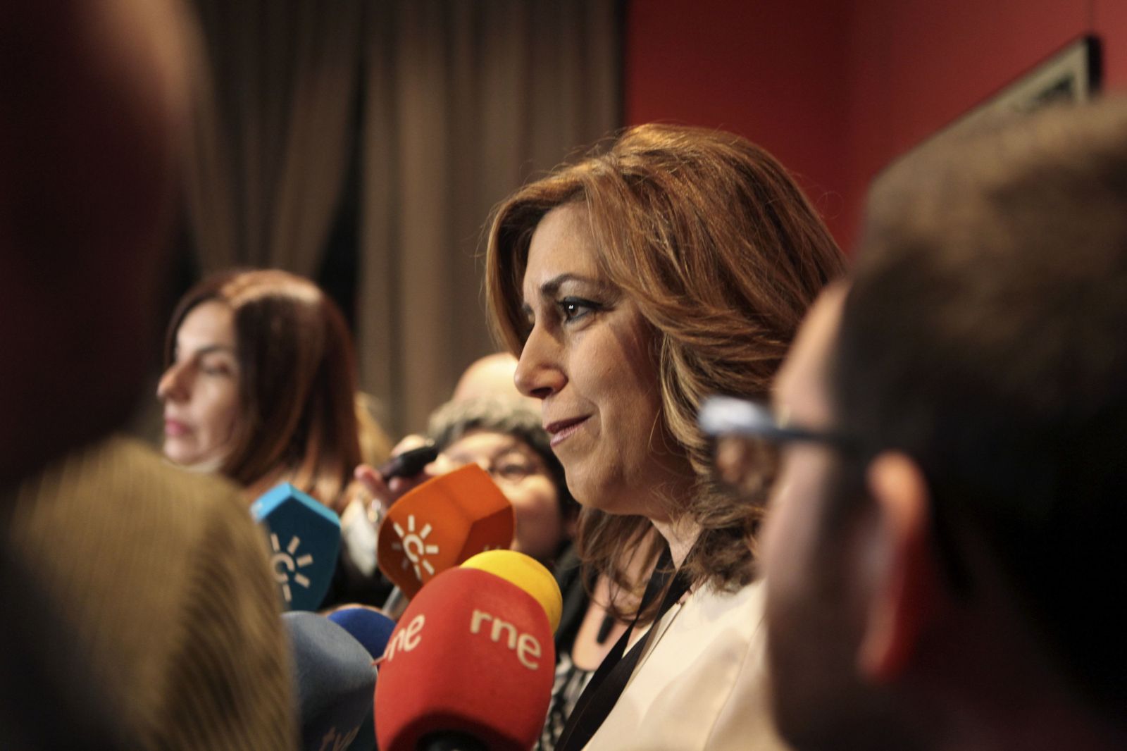 Díaz atiende a los medios en Bruselas.