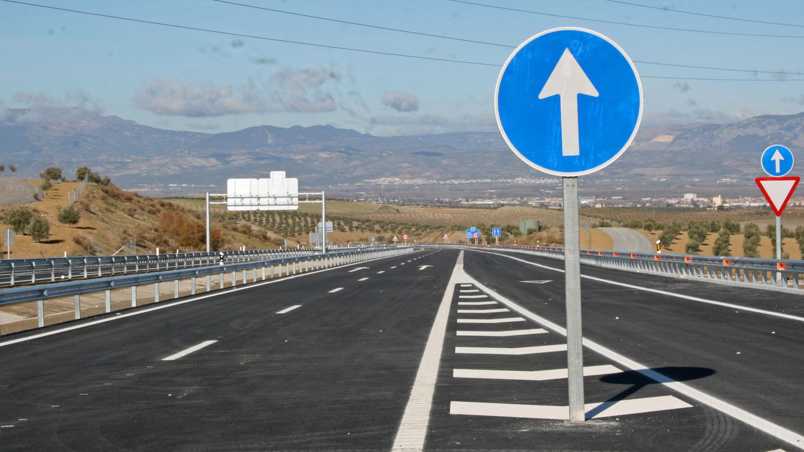 Aspecto de la Segunda Circunvalación sobre el paso elevado de la A-338