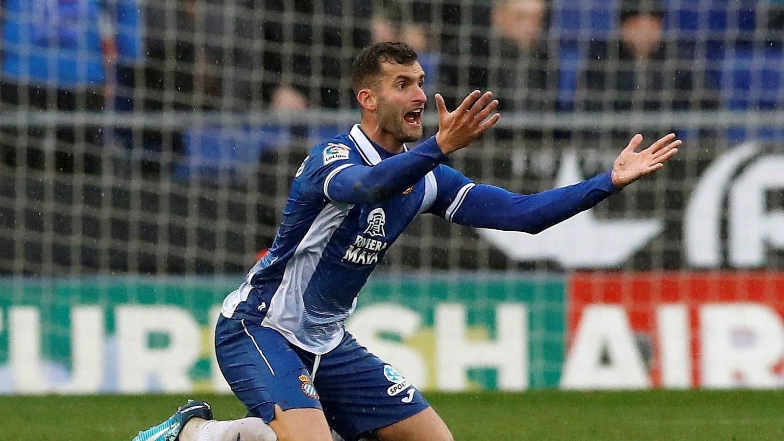 El delantero, en un encuentro con el Espanyol