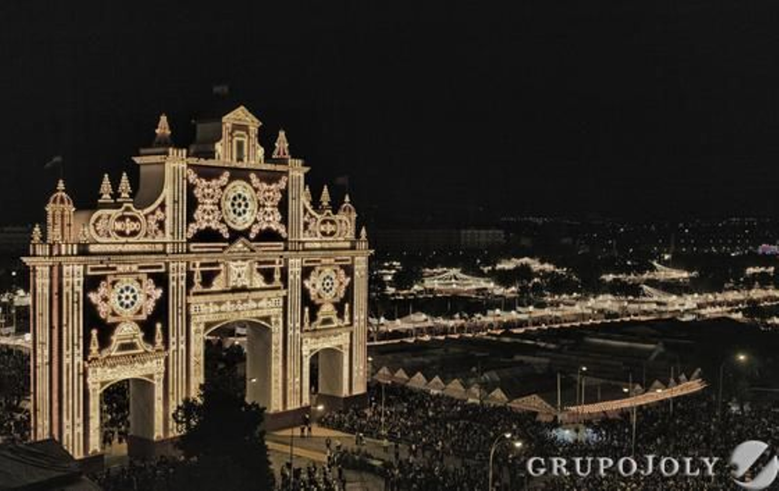 Imagen de la Portada de la Feria de Abril de Sevilla de años anteriores.