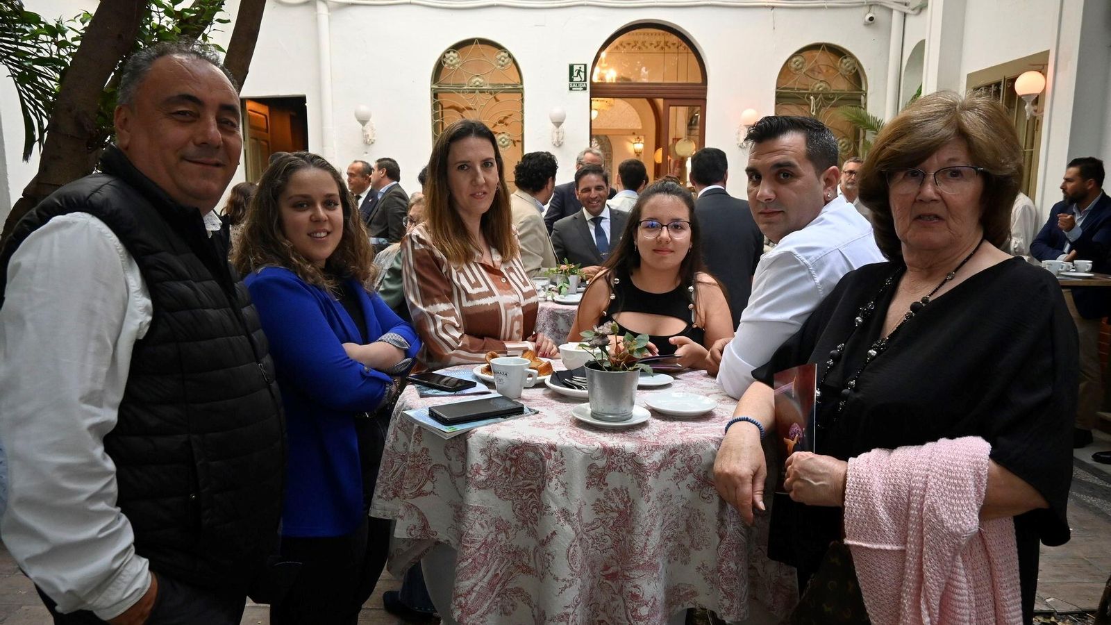 Parte de la corporación municipal de Santa Olalla del Cala. Parte de la corporación municipal de Santa Olalla del Cala.