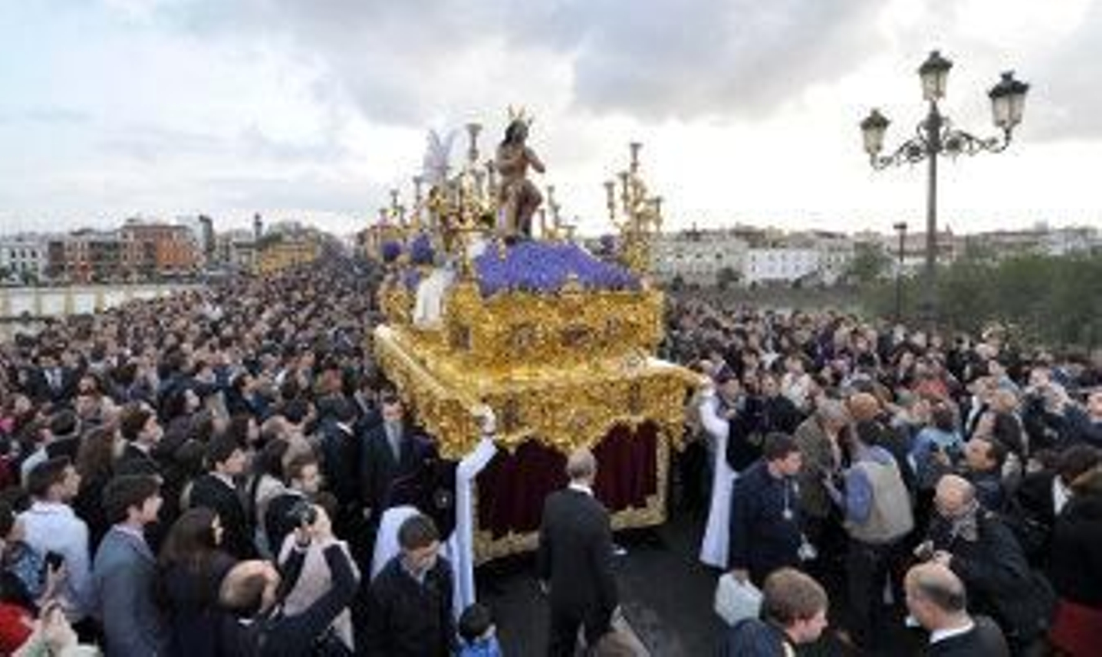 El vía crucis se suspenderá si una cofradía no sale por riesgo de lluvia