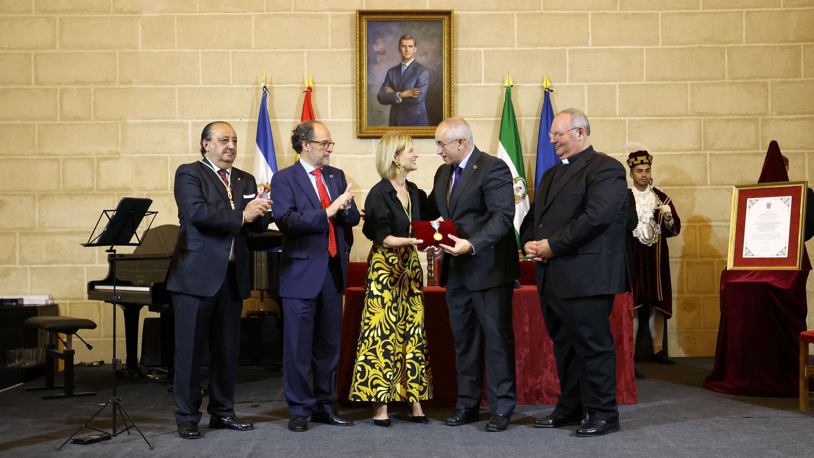 Imágenes de la entrega de la Medalla de Oro de la Ciudad de Jerez a la Hermandad de la Coronación
