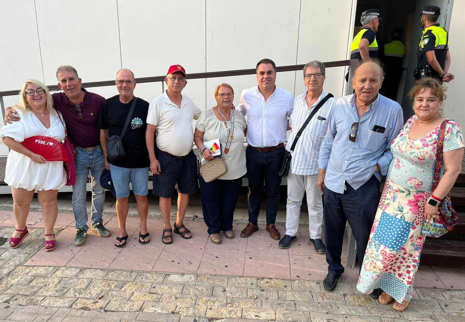 La nueva edil del PSOE linense, arropada por militantes socialistas y cargos orgánicos. La nueva edil del PSOE linense, arropada por militantes socialistas y cargos orgánicos.
