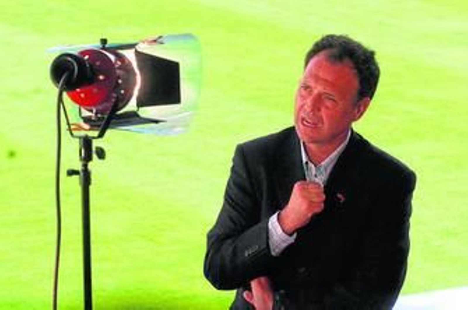 Los focos de los medios de comunicación y de la afición del Granada mirarán hacia Joaquín Caparrós el miércoles, día de su presentación.