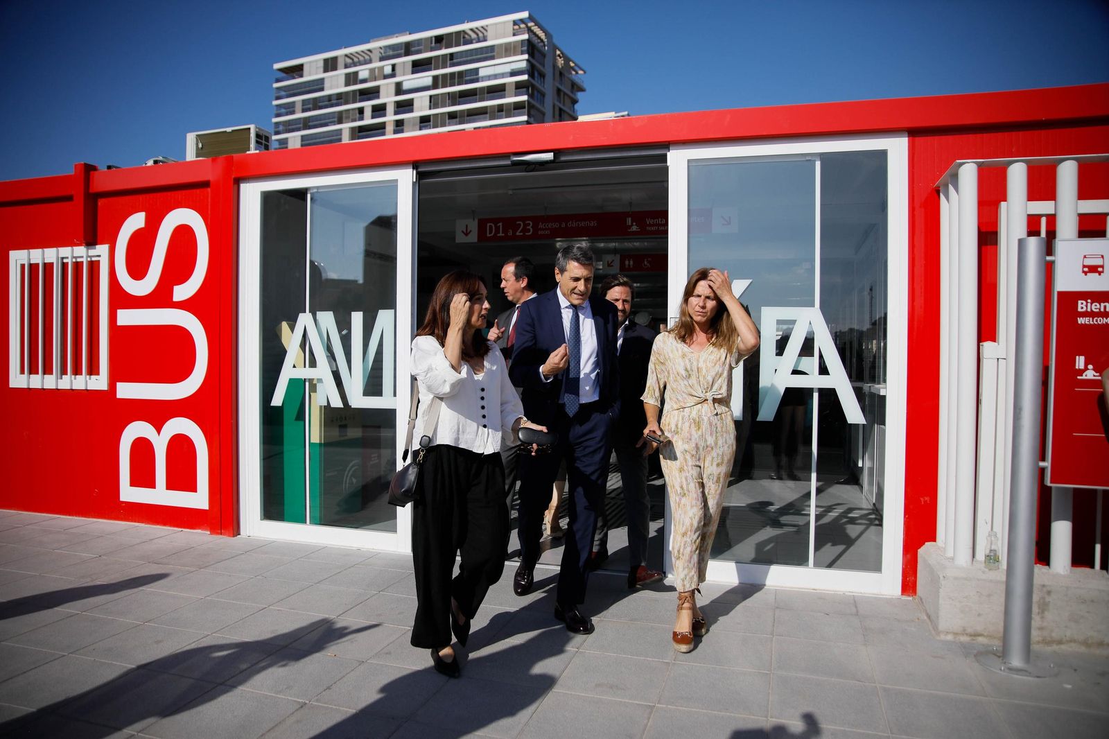 El delegado del Gobierno, Pedro Fernández, visita la estación histórica de Renfe en Almería, en imágenes